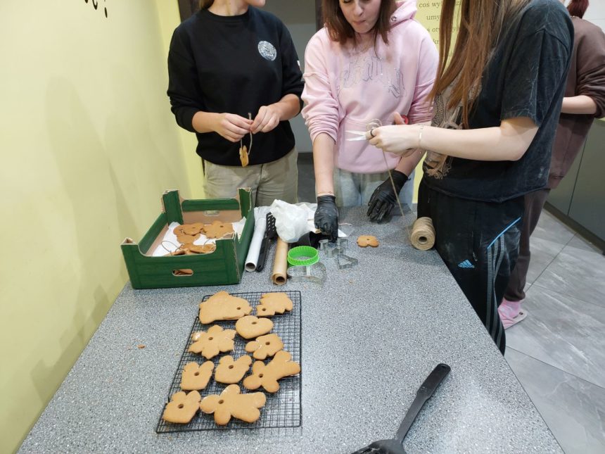 Zajęcia kulinarne – Pieczenie pierniczków świątecznych