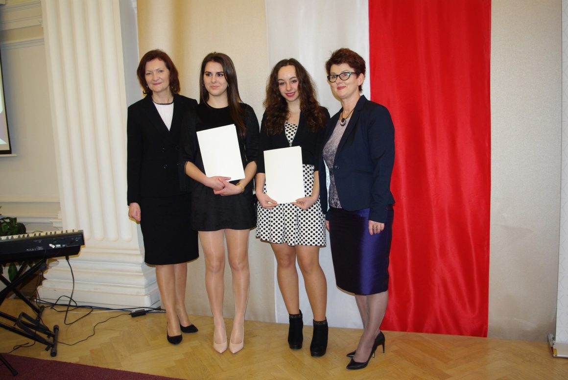 Paulina Grabowy i Izabela Dec na gali wręczenia Stypendiów Prezesa Rady Ministrów