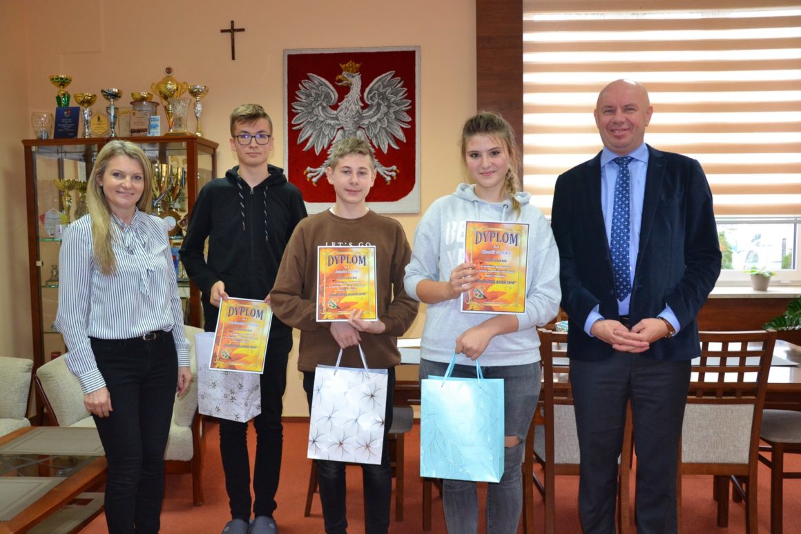 Wyróżnienia w powiatowym konkursie plastycznym „Sarzyńska Jesień 2019”