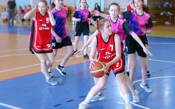 Zawody rejonowe szkół średnich koszykówki dziewcząt