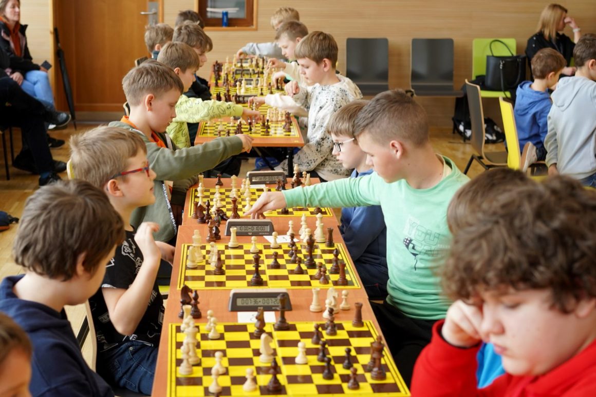 Powiatowe zawody w szachach indywidualnie dziewcząt i chłopców